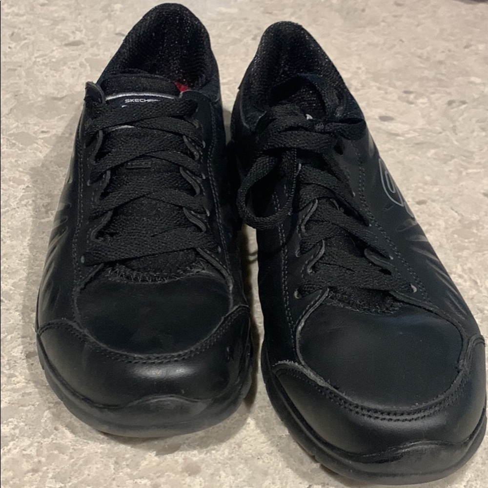 Skechers women’s size 6 leather work shoes